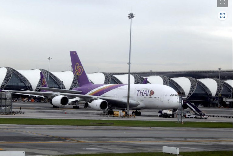 Mujer se atora con cinta transportadora del aeropuerto y pierde la pierna