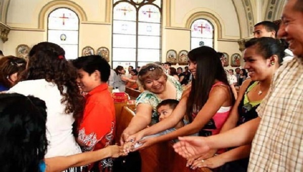 Por Covid-19 las misas serán sin saludo de la paz ni uso de hoja dominical