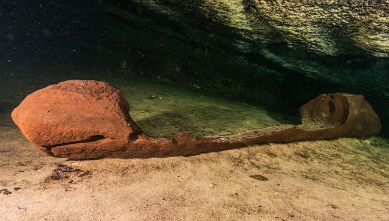 Canoa rodeada de huesos conducía hasta las puertas del inframundo maya