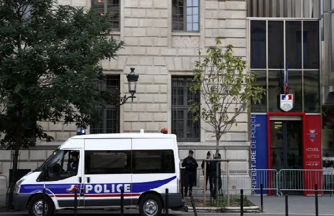 Cuatro muertos tras ataque con cuchillo contra policías en París