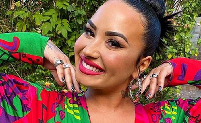 Presume Demi Lovato sus atributos físicos, producto de un cuerpo sano