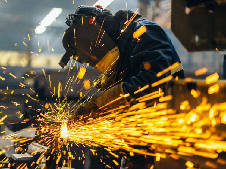 La industria demuestra fuerza: Nivel de salarios en manufactura se eleva 0.9%