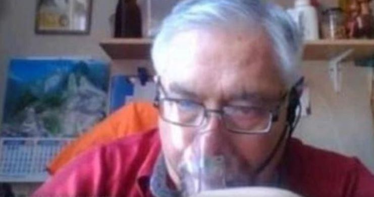 Muere maestro que daba clases a pesar de estar con oxígeno