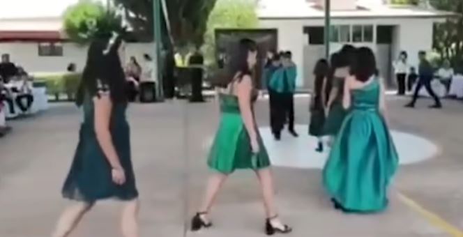 (VÍDEO) Chayanne pasa moda; alumnos bailan canciones de Peso Pluma en su graduación