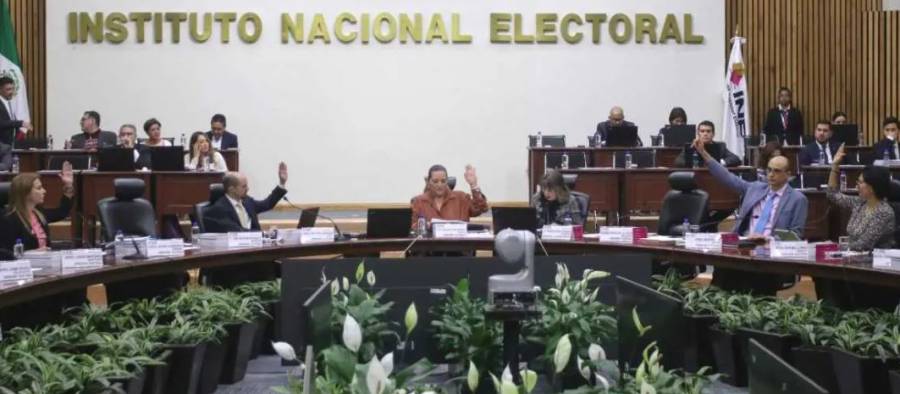 El INE se enreda con una votación y atrasa paridad en gubernaturas