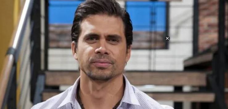 Famoso actor de Televisa incursiona como albañil en Estados Unidos