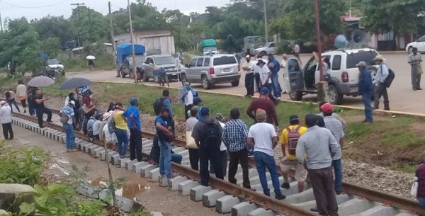 Campesinos de Oaxaca exigen a AMLO cumplir su lema “primero los pobres”