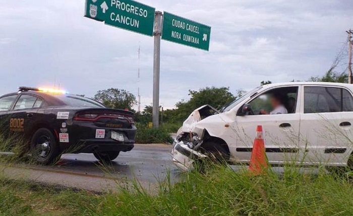 Mérida: Policía se impacta contra patrulla de la SSP; abanderaba accidente en Periférico
