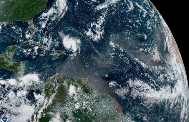 Florida se prepara para llegada de Dorian como huracán "extremadamente peligroso"