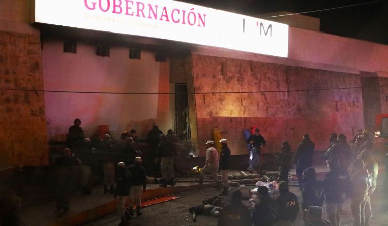 “No quiero }meterme”, AMLO sobre dar información de incendio que mató a migrantes