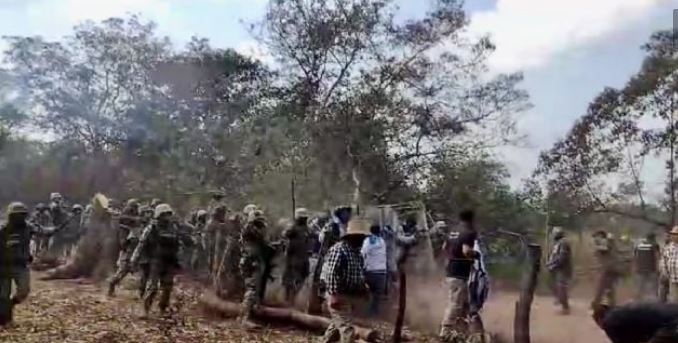 Chiapas: con palos y piedras, campesinos enfrentan a Ejército y Guardia Nacional