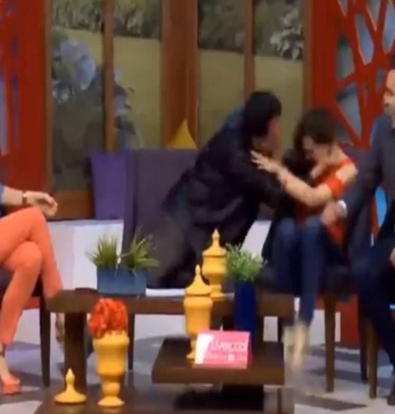 (VÍDEO) Funcionario de Sonora intenta besar a la fuerza a conductora en programa de TV