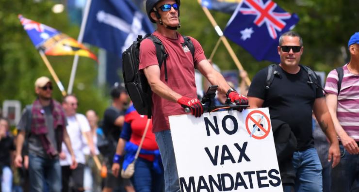 (VÍDEO) Miles de australianos protestan contra las medidas por COVID-19