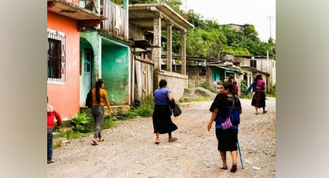 Indígenas chiapanecos regresan a sus hogares pese a ataques de sicarios