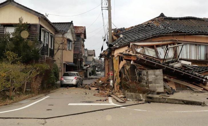 Personas atrapadas bajo escombros por sismo en Japón piden ayuda por X