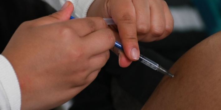 Gatell descarta refuerzo de vacuna CanSino a maestros; “es mercadotecnia”, dice