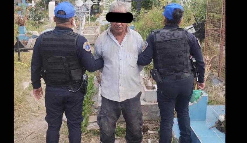 CDMX: Detienen infraganti a profanador de tumbas