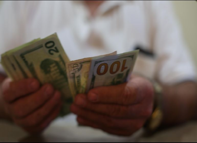 Dólar alcanza los 20.16 pesos a la venta en bancos capitalinos