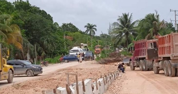 Trabajador del Tren Maya transporta cadáver de su compañero en retroexcavadora