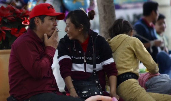 Fumar en la calle no está prohibido mientras no sea un lugar conglomerado