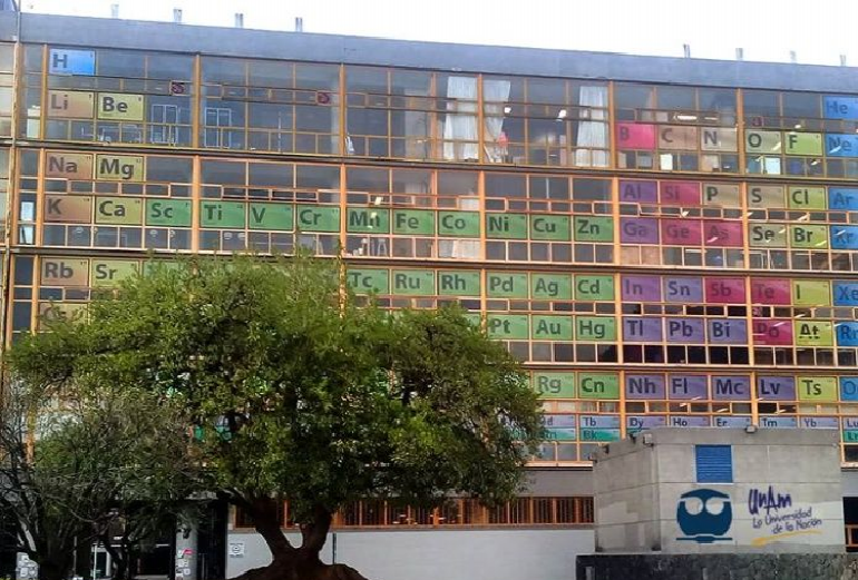 Hacen Tabla Periódica gigante en edificio de la UNAM