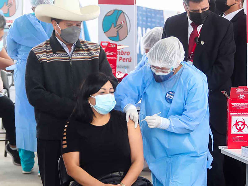 Comercios de Perú regalarán dinero a quienes se vacunen contra Covid