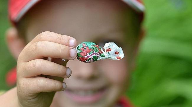 Conserje es acusado de abusar de niños, les regalaba dulces