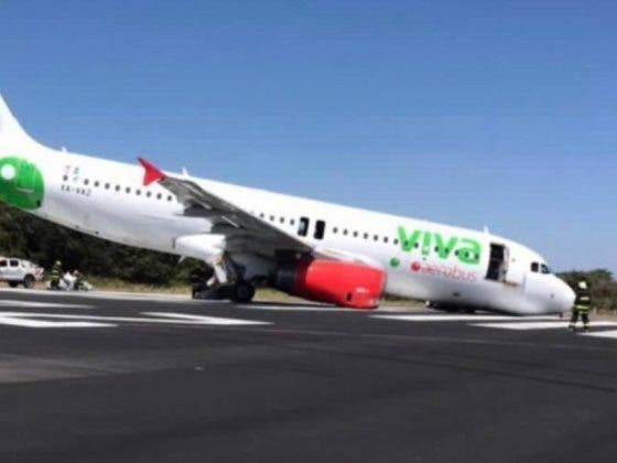 Avión de Viva Aerobus colapsa antes de despegar; evacúan a pasajeros