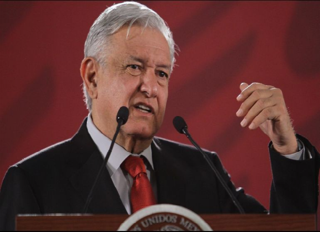 López Obrador revela que colocaron una manta frente a su casa
