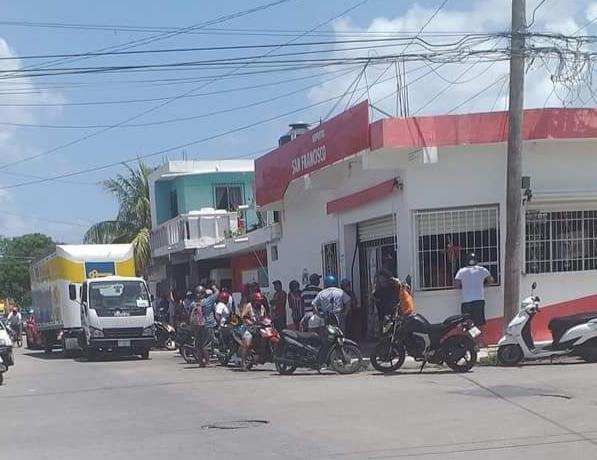 "Doy mi vida por unas cervezas", así titulamos estas imágenes de Cozumel