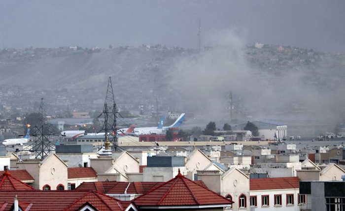 Afganistán: Explosión estremece aeropuerto de Kabul y mata a 13