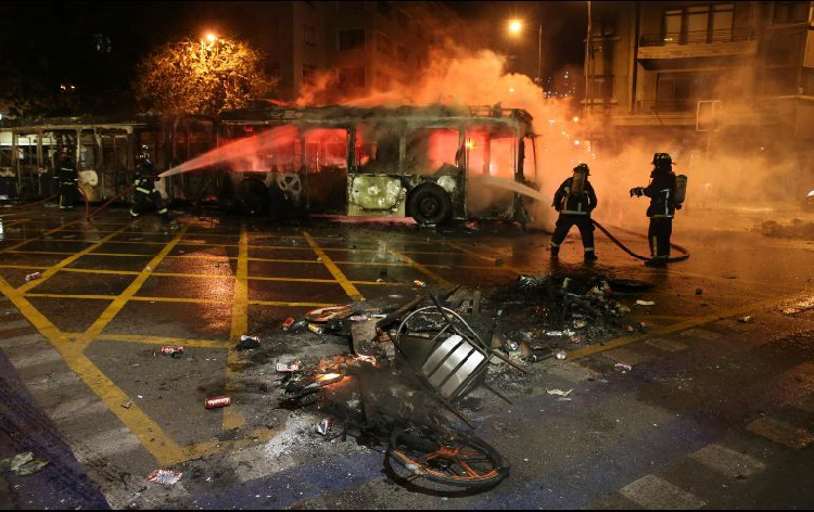 Gobierno de Chile decreta estado de emergencia en Santiago por protestas