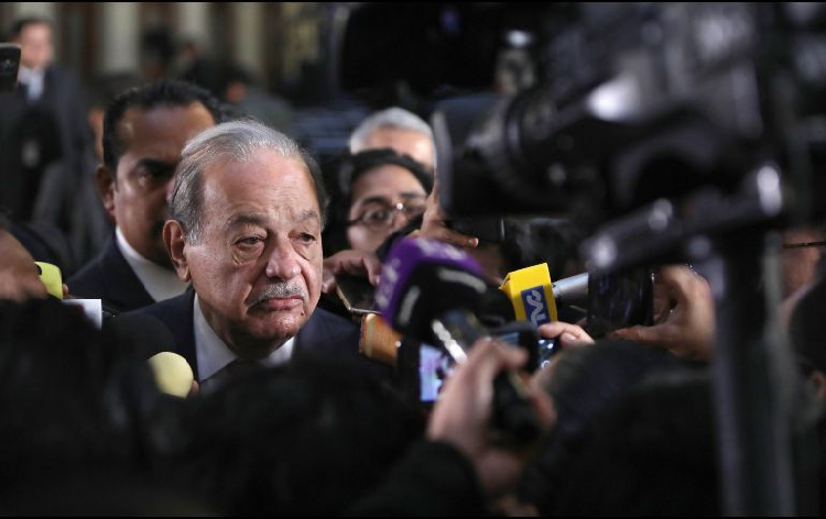 Carlos Slim apoya política económicamente al gobierno