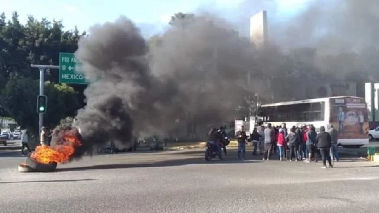 Manifestantes de Oaxaca realizan bloqueos en San Sebastián Tutla