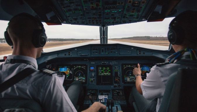 Pilotos advierten de incidentes al aterrizar en el AICM por operación del AIFA