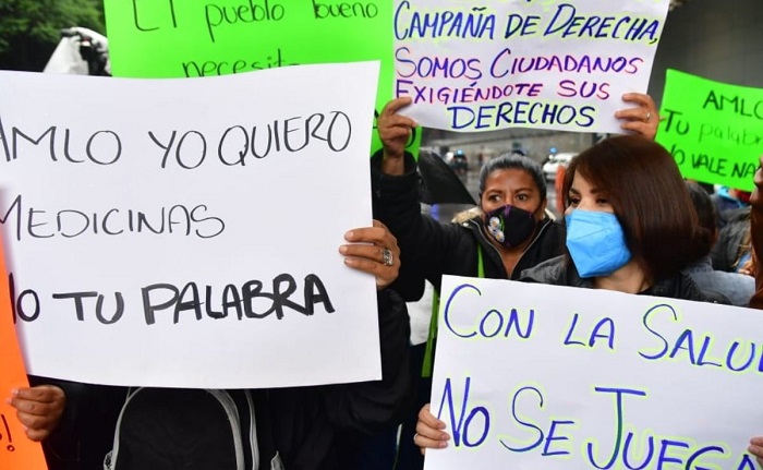 (VIDEO) Padres de niños con cáncer exigen medicinas y la renuncia de Gatell