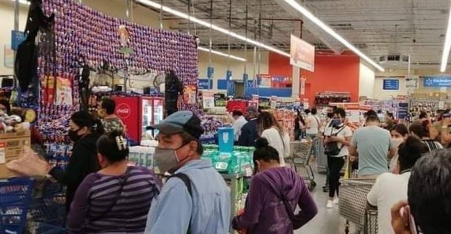 Cancún: Realizan compras de pánico por huracán Delta, en plena pandemia