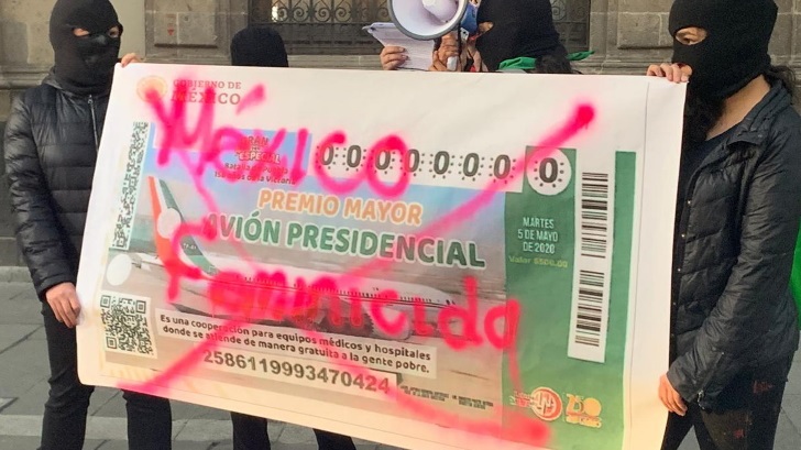 Critican a AMLO por dar prioridad a su rifa que a los feminicidios en México