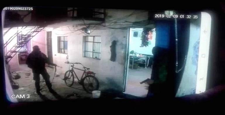 VIDEO: Agentes de la policía militar roban en el cateo de una casa en Puebla