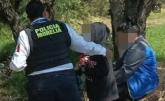 Madre pone venda a su hija, le dijo que iban a jugar y terminó abandonándola