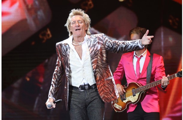 No hay adiós para Rod Stewart, está aferrado a la eternidad a sus casi 80 años