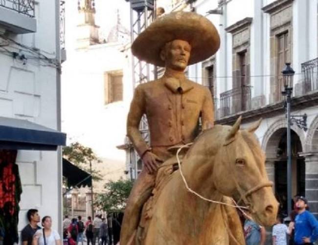 Estatua de Vicente Fernández no duró ni dos días y costó $2.6 millones