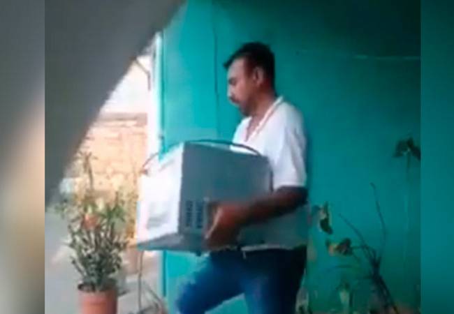 Vídeo:  En pleno velorio familiares roban pertenencias del difunto