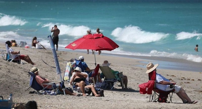 Por rebrote de Covid-19, cierran playas en Miami