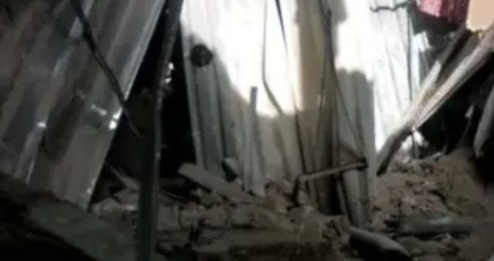 Se desploma techo de tienda de ropa del Centro de Mérida