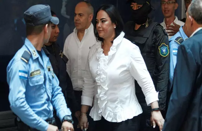 Condenan a 58 años de cárcel a exprimera dama de Honduras