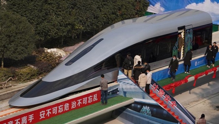 Tren ultrarrápido que se controla con sólo un dedo ya opera en China
