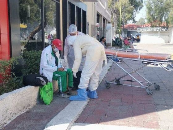 Hombre de 79 años es abandonado por su familia por tener Covid-19