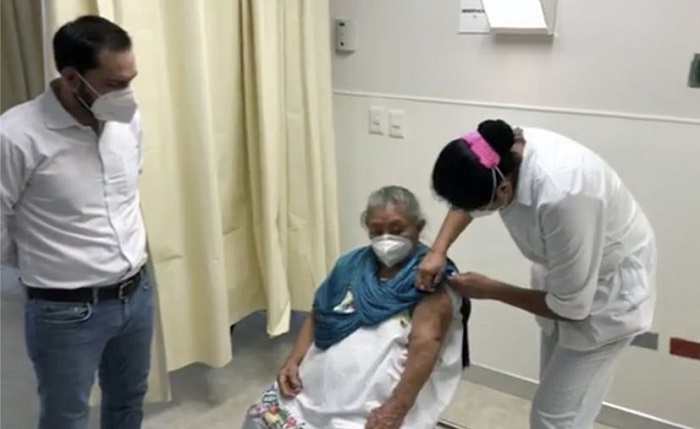 Inicia en Valladolid, Yucatán, vacunación a adultos mayores contra Covid