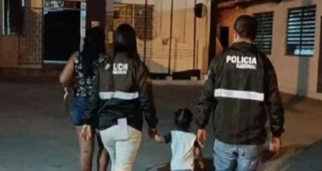 Mujer causa indignación por intentar vender a su hija de 5 años